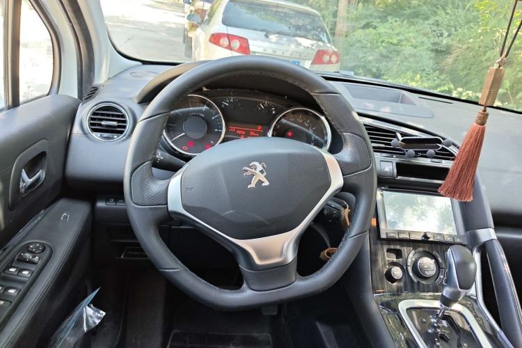 Used Peugeot 3008 2015 2.0L Automatic Trend Edition Steering Wheel