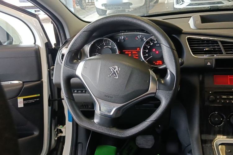 Used Peugeot 3008 2015 1.6THP Automatic Classic Edition Steering Wheel