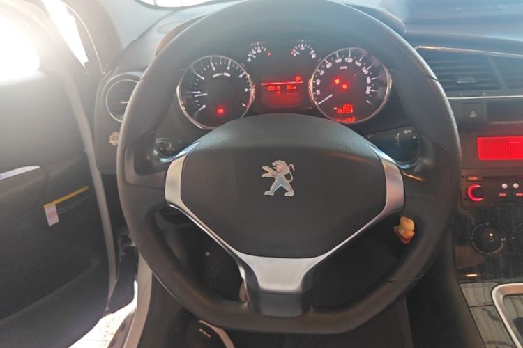 Used Peugeot 3008 2015 1.6THP Automatic Classic Edition Steering Wheel