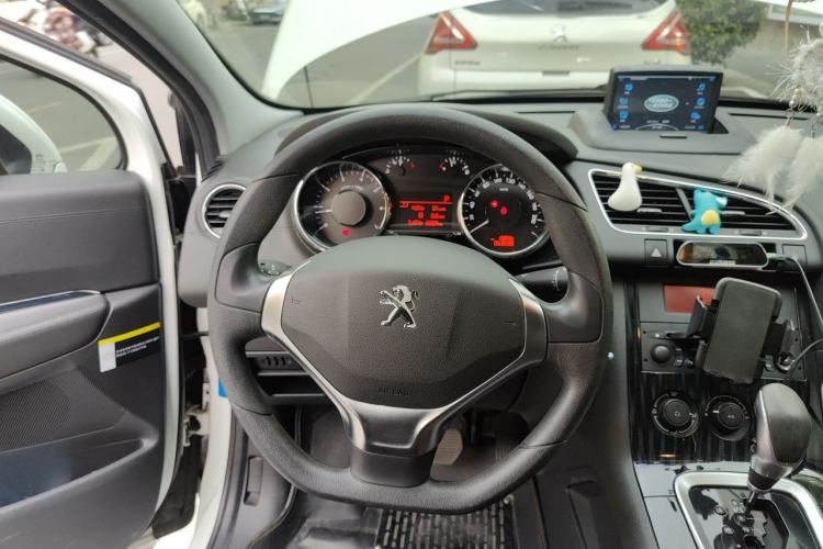 Used Peugeot 3008 2015 2.0L Automatic Classic Edition Steering Wheel