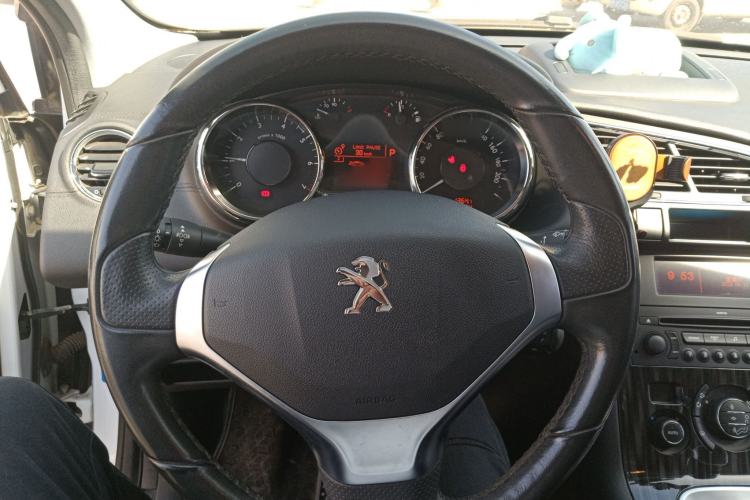 Used Peugeot 3008 2015 2.0L Automatic Trend Edition Steering Wheel