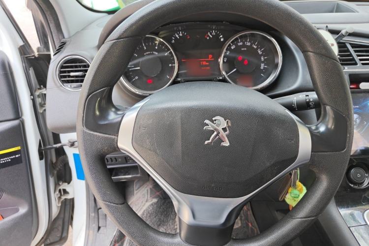 Used Peugeot 3008 2015 1.6THP Automatic Classic Edition Steering Wheel