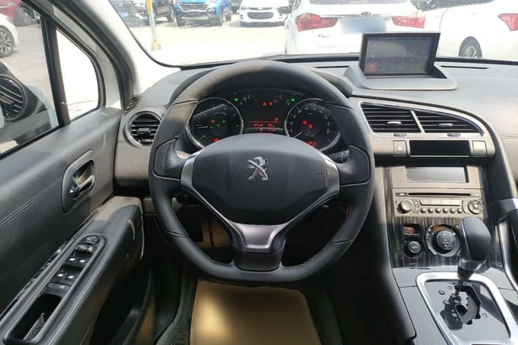 Used Peugeot 3008 2015 1.6THP Automatic Trend Edition Steering Wheel