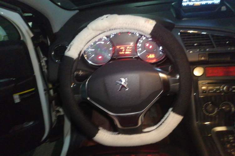 Used Peugeot 3008 2015 2.0L Automatic Classic Edition Steering Wheel