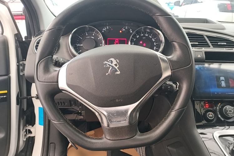 Used Peugeot 3008 2015 2.0L Automatic Trend Edition Steering Wheel