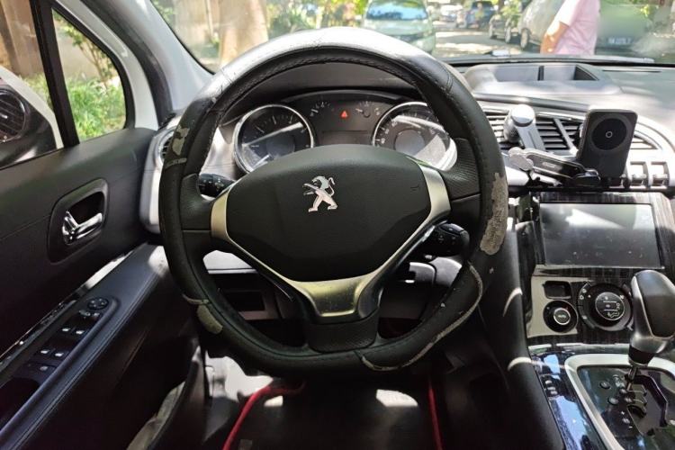 Used Peugeot 3008 2015 1.6THP Automatic Prestige Edition Steering Wheel