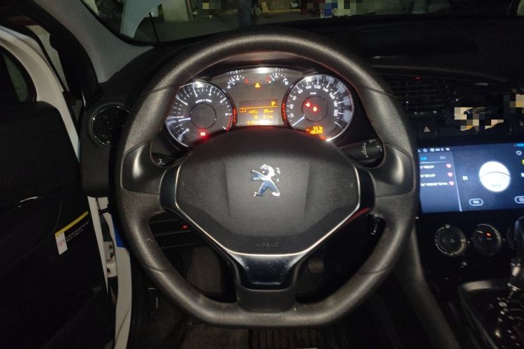 Used Peugeot 3008 2015 1.6THP Automatic Classic Edition Steering Wheel