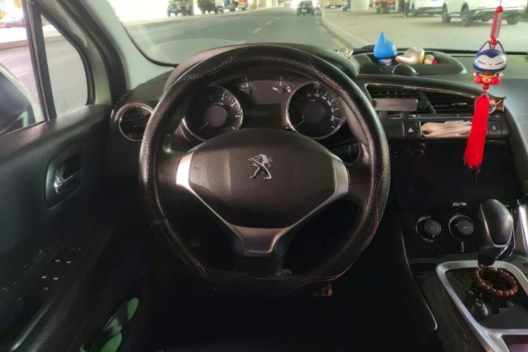 Used Peugeot 3008 2015 1.6THP Automatic Classic Edition Steering Wheel