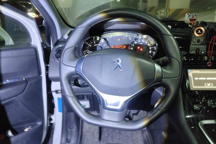 Used Peugeot 3008 2015 1.6THP Automatic Prestige Edition Steering Wheel