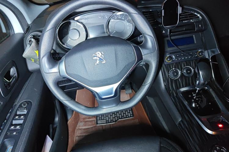 Used Peugeot 3008 2015 1.6THP Automatic Classic Edition Steering Wheel