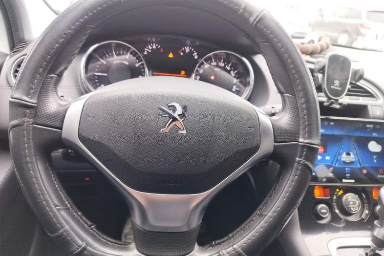 Used Peugeot 3008 2015 1.6THP Automatic Trend Edition Steering Wheel