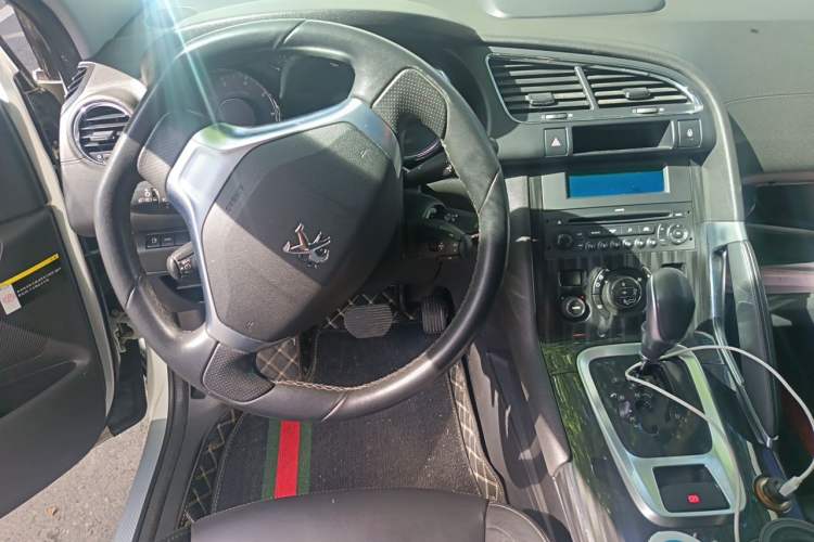 Used Peugeot 3008 2015 2.0L Automatic Trend Edition Steering Wheel