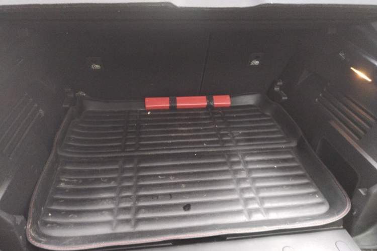 Used Peugeot 3008 2015 2.0L Automatic Trend Edition Trunk