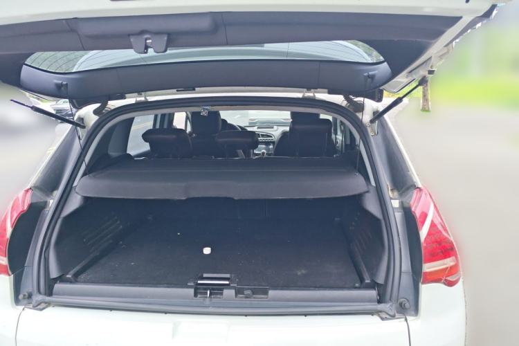 Used Peugeot 3008 2015 1.6THP Automatic Prestige Edition Trunk