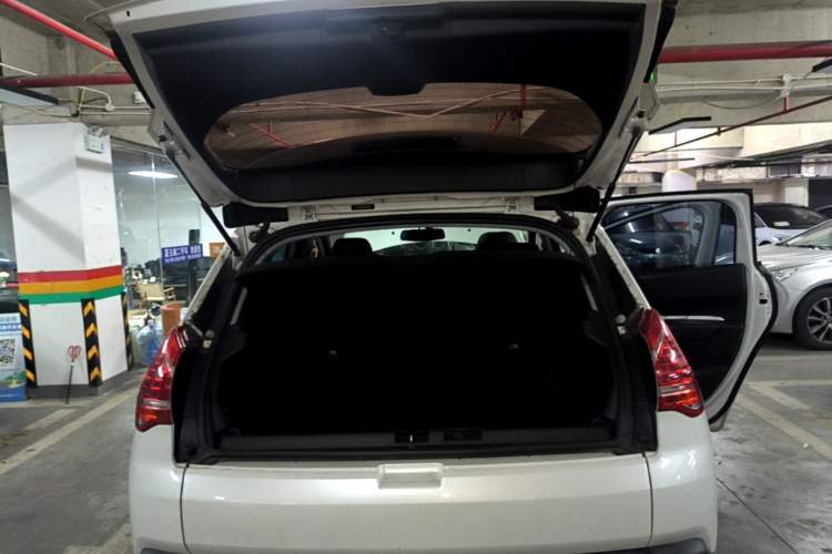 Used Peugeot 3008 2015 2.0L Automatic Trend Edition Trunk