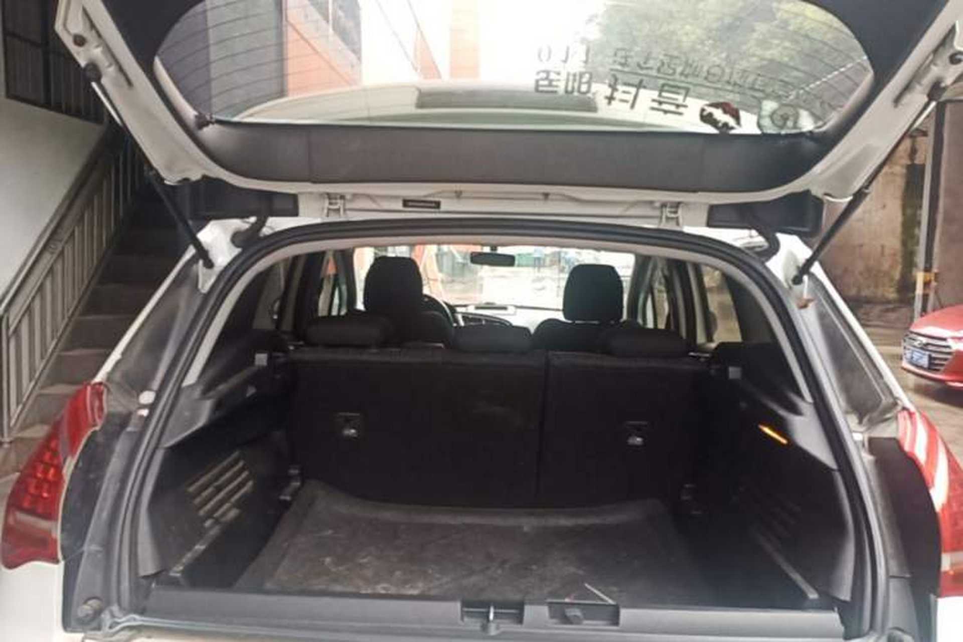 Used Peugeot 3008 2015 2.0L Automatic Classic Edition Trunk