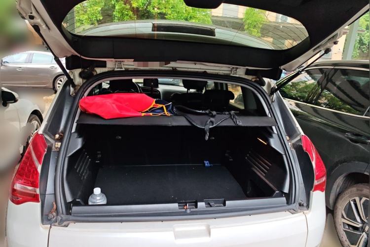 Used Peugeot 3008 2015 2.0L Automatic Classic Edition Trunk
