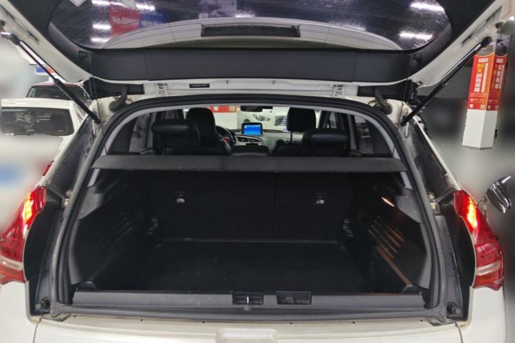 Used Peugeot 3008 2015 2.0L Automatic Trend Edition Trunk