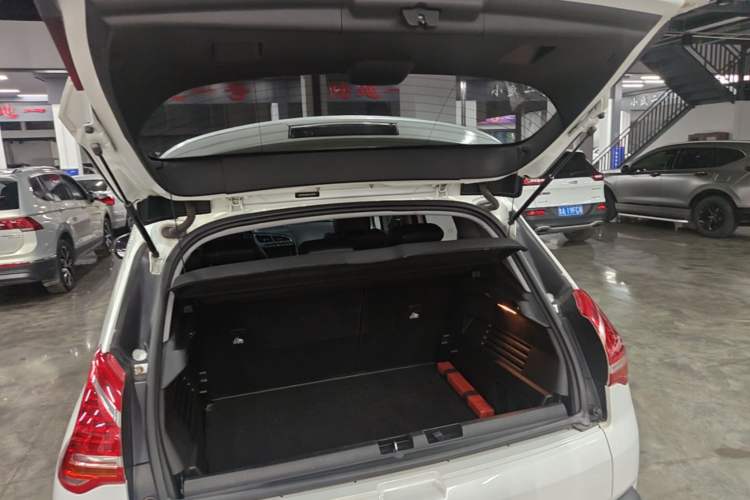 Used Peugeot 3008 2015 1.6THP Automatic Prestige Edition Trunk