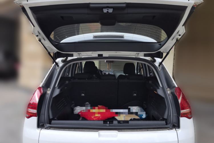 Used Peugeot 3008 2015 2.0L Automatic Classic Edition Trunk