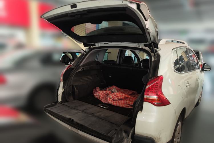 Used Peugeot 3008 2015 2.0L Automatic Trend Edition Trunk