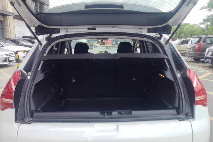 Used Peugeot 3008 2015 1.6THP Automatic Classic Edition Trunk