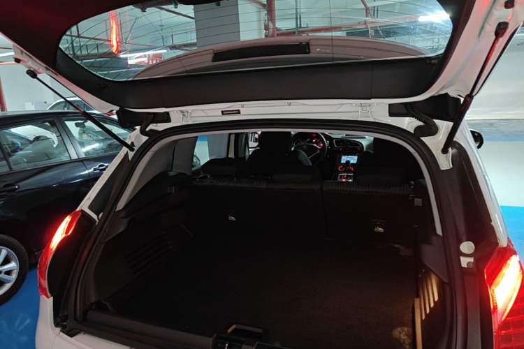 Used Peugeot 3008 2015 2.0L Automatic Classic Edition Trunk