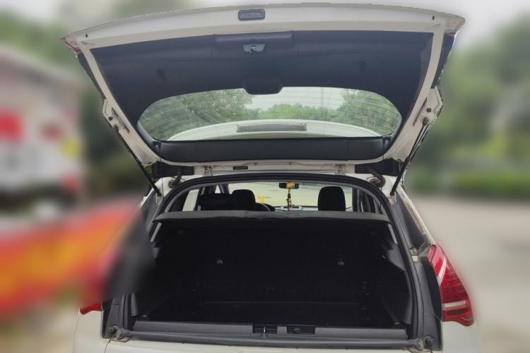 Used Peugeot 3008 2015 1.6THP Automatic Classic Edition Trunk