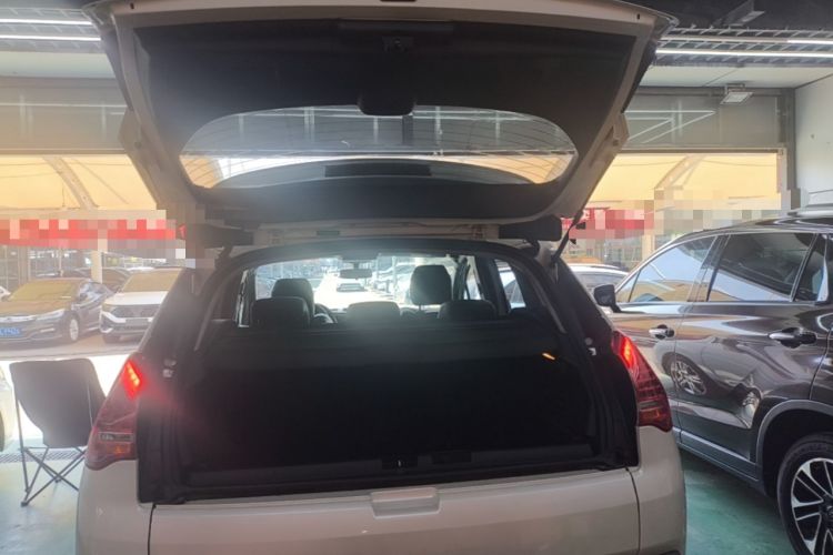 Used Peugeot 3008 2015 2.0L Manual Classic Edition Trunk