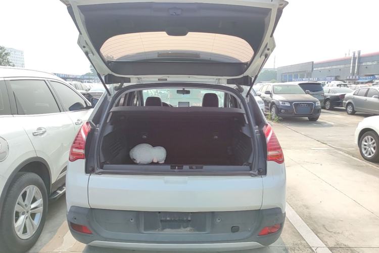 Used Peugeot 3008 2015 1.6THP Automatic Classic Edition Trunk