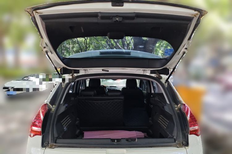 Used Peugeot 3008 2015 2.0L Automatic Classic Edition Trunk