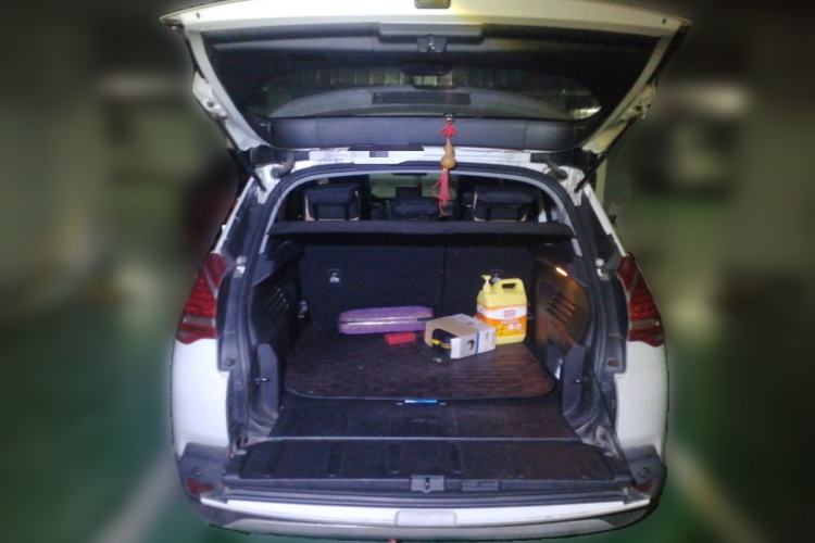 Used Peugeot 3008 2015 2.0L Automatic Classic Edition Trunk