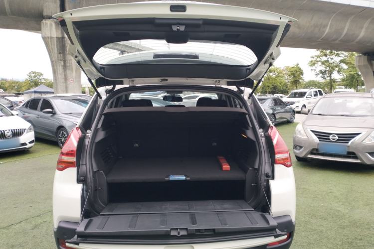Used Peugeot 3008 2015 2.0L Automatic Classic Edition Trunk