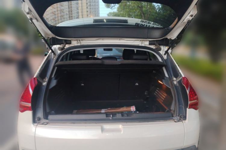 Used Peugeot 3008 2015 2.0L Automatic Classic Edition Trunk