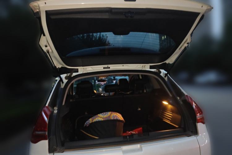 Used Peugeot 3008 2015 2.0L Automatic Classic Edition Trunk