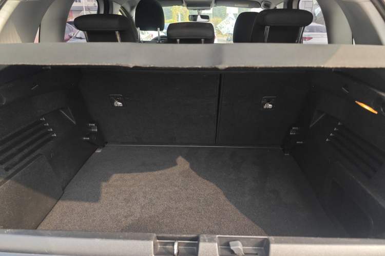 Used Peugeot 3008 2015 2.0L Manual Classic Edition Trunk