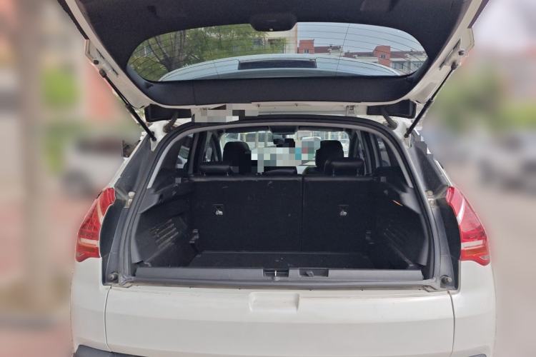 Used Peugeot 3008 2015 2.0L Automatic Trend Edition Trunk