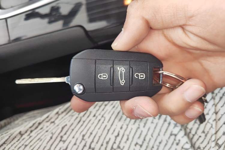 Used Peugeot 3008 2015 1.6THP Automatic Classic Edition Vehicle Key