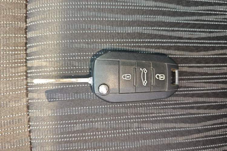 Used Peugeot 3008 2015 1.6THP Automatic Classic Edition Vehicle Key