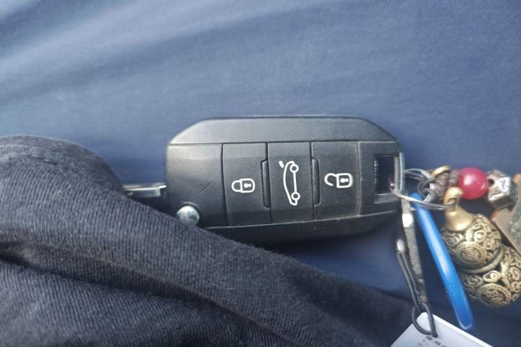 Used Peugeot 3008 2015 2.0L Manual Classic Edition Vehicle Key