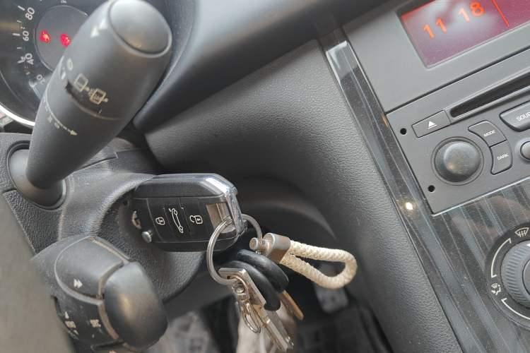 Used Peugeot 3008 2015 1.6THP Automatic Classic Edition Vehicle Key
