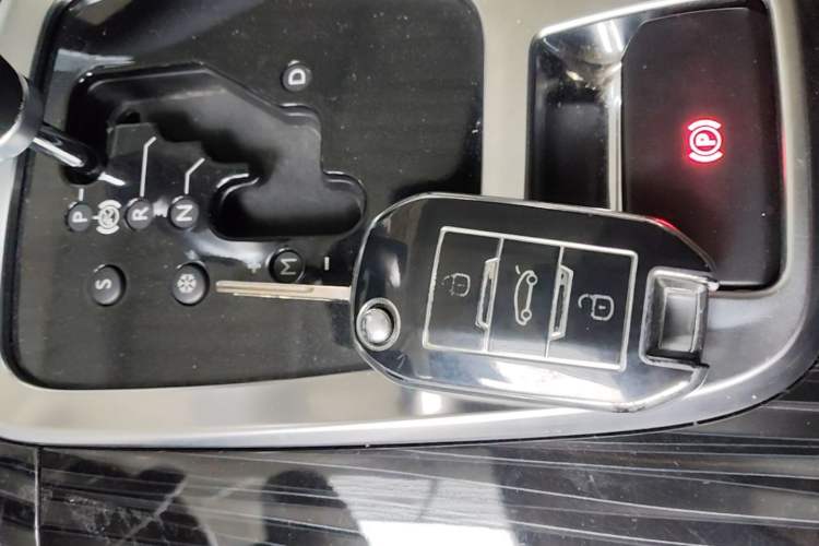 Used Peugeot 3008 2015 2.0L Automatic Classic Edition Vehicle Key