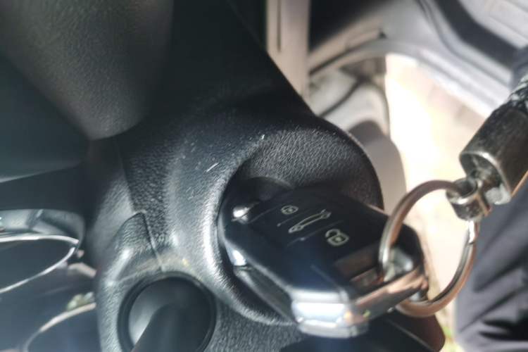 Used Peugeot 3008 2015 2.0L Automatic Classic Edition Vehicle Key