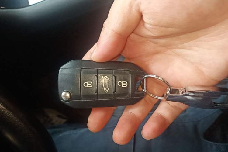Used Peugeot 3008 2015 2.0L Automatic Classic Edition Vehicle Key