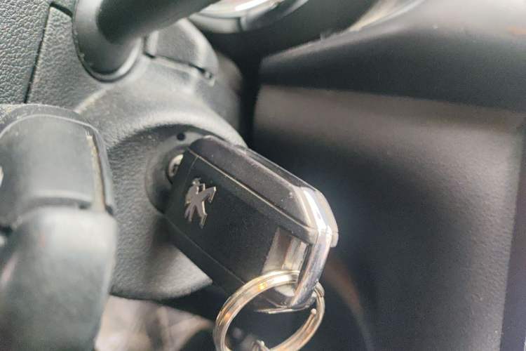 Used Peugeot 3008 2015 2.0L Automatic Classic Edition Vehicle Key
