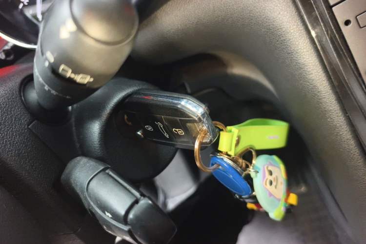 Used Peugeot 3008 2015 2.0L Automatic Classic Edition Vehicle Key