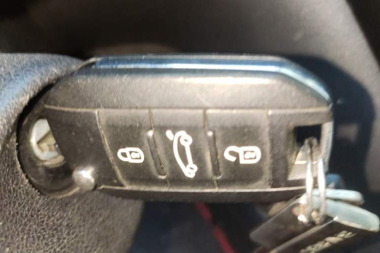 Used Peugeot 3008 2015 2.0L Automatic Classic Edition Vehicle Key