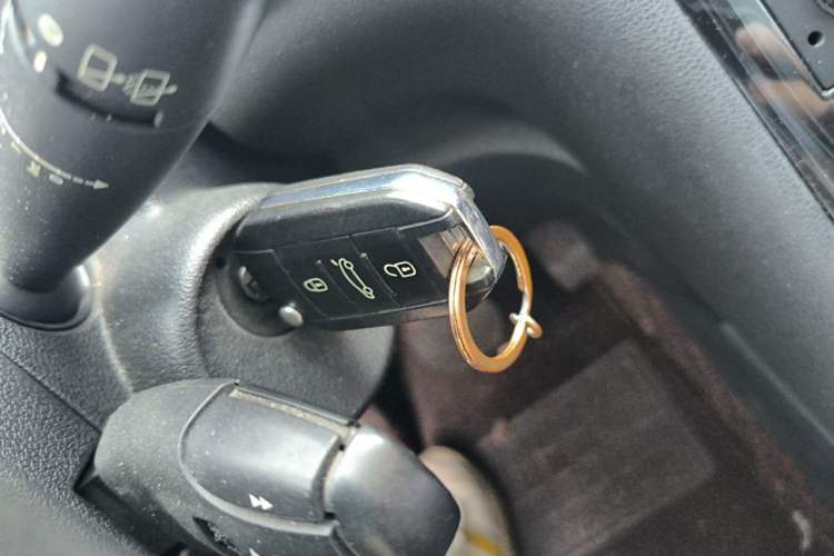 Used Peugeot 3008 2015 2.0L Automatic Classic Edition Vehicle Key