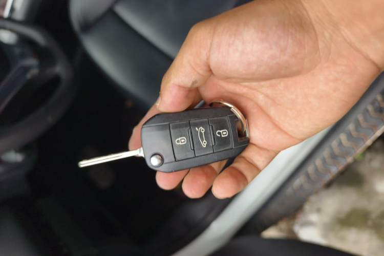 Used Peugeot 3008 2015 1.6THP Automatic Classic Edition Vehicle Key