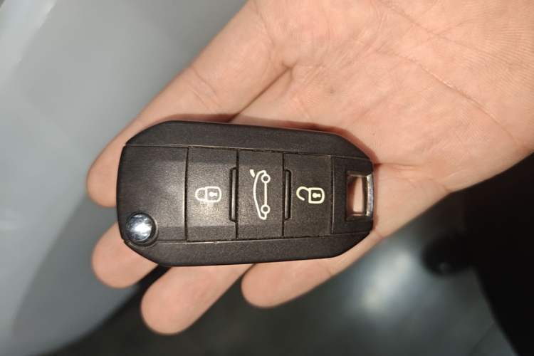Used Peugeot 3008 2015 1.6THP Automatic Prestige Edition Vehicle Key